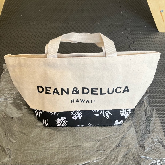 DEAN & DELUCA Small Canvas Tote Bag Hawaii limited with pineapple pattern.
